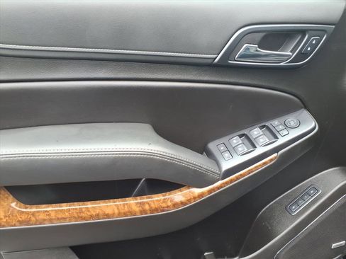 Used 2019 Chevrolet Suburban Premier image 24
