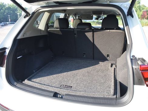 Used 2022 Volkswagen Tiguan SE image 19
