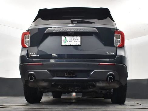 Used 2022 Ford Explorer XLT w/ Equipment Group 202A AWD/4WD image 13