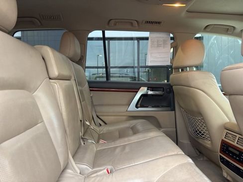 Used 2015 Toyota Land Cruiser image 14