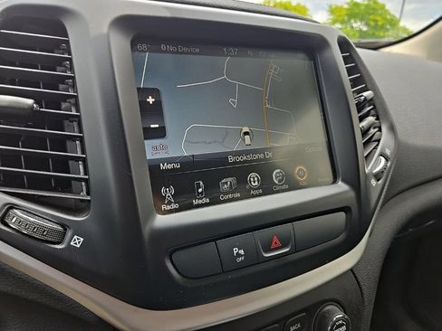 Used 2018 Jeep Cherokee Trailhawk w/ Cold Weather Group AWD/4WD image 24