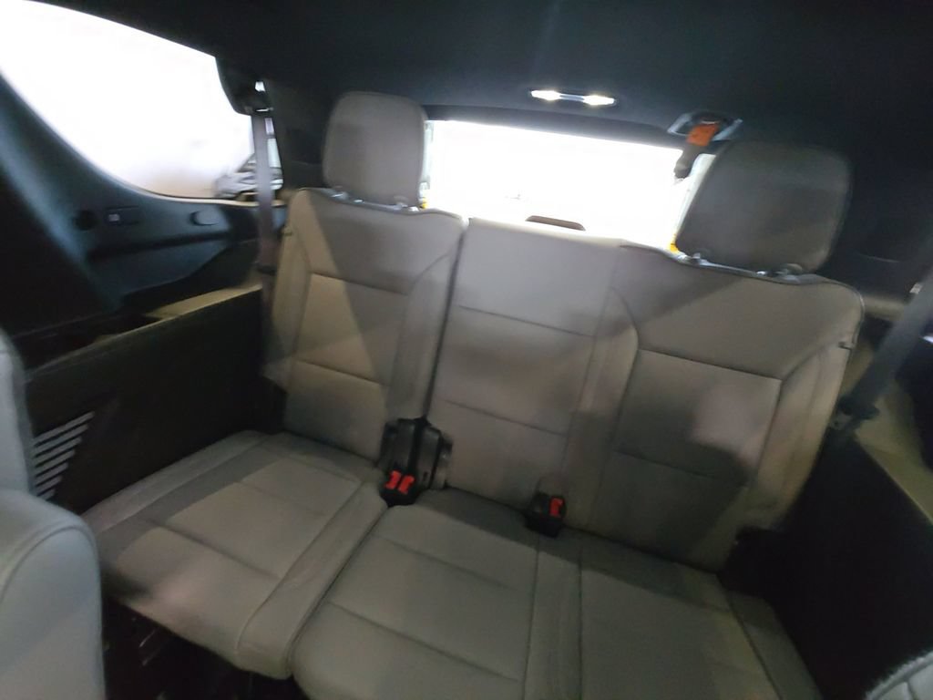 Certified 2022 GMC Yukon SLT w/ SLT Luxury Package AWD/4WD image 35