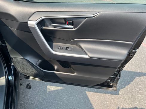 Used 2025 Toyota RAV4 XLE AWD/4WD image 28