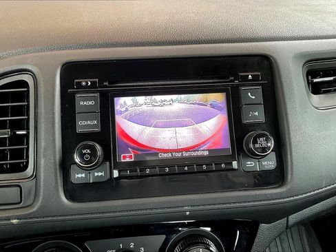 Used 2018 Honda HR-V LX image 14