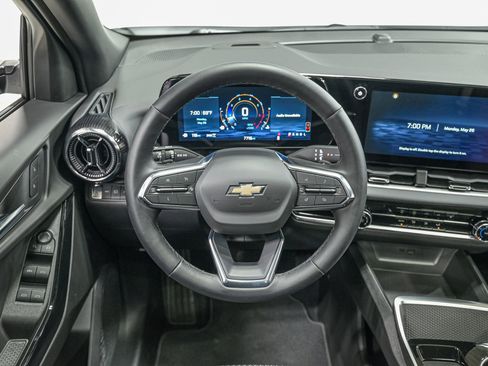 Used 2025 Chevrolet Equinox LT w/ Safety and Technology Package AWD/4WD image 16