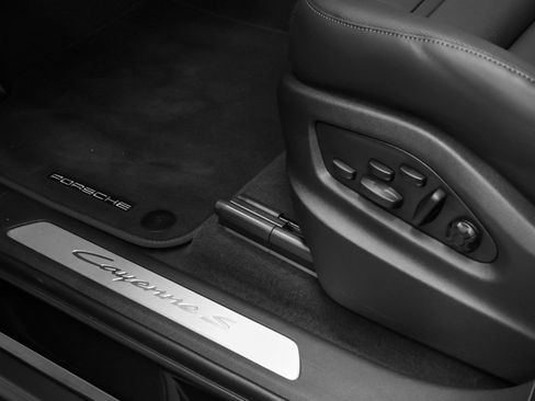 New 2026 Porsche Cayenne S image 32