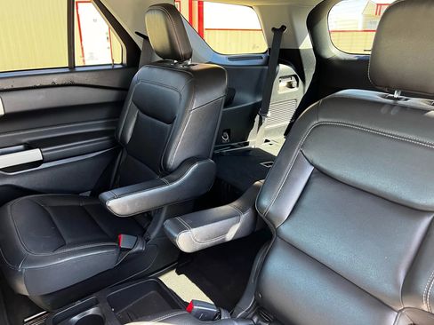 Used 2019 Ford Explorer XLT w/ Equipment Group 202A FWD image 27