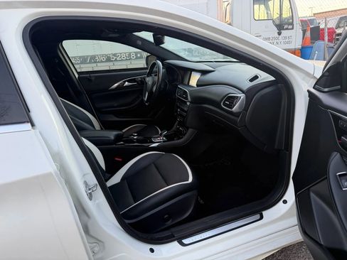 Used 2018 INFINITI QX30 Sport image 27