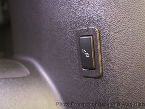 Used 2023 Cadillac Escalade ESV Premium Luxury AWD/4WD image 39
