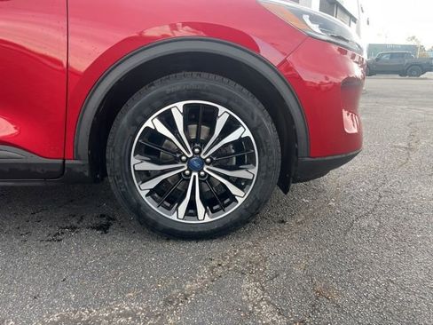 Certified 2022 Ford Escape SE w/ SE Sport Appearance Package image 5