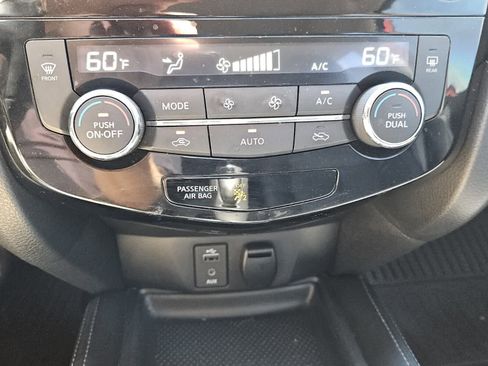 Used 2017 Nissan Rogue SL image 10