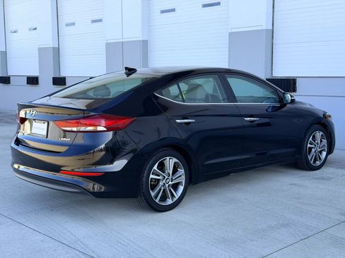 Used 2017 Hyundai Elantra Limited w/ Limited Tech Package 04 FWD image 5