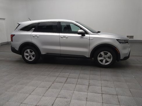 Used 2022 Kia Sorento LX FWD image 11