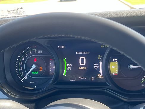 Used 2025 Jeep Wrangler Willys image 18