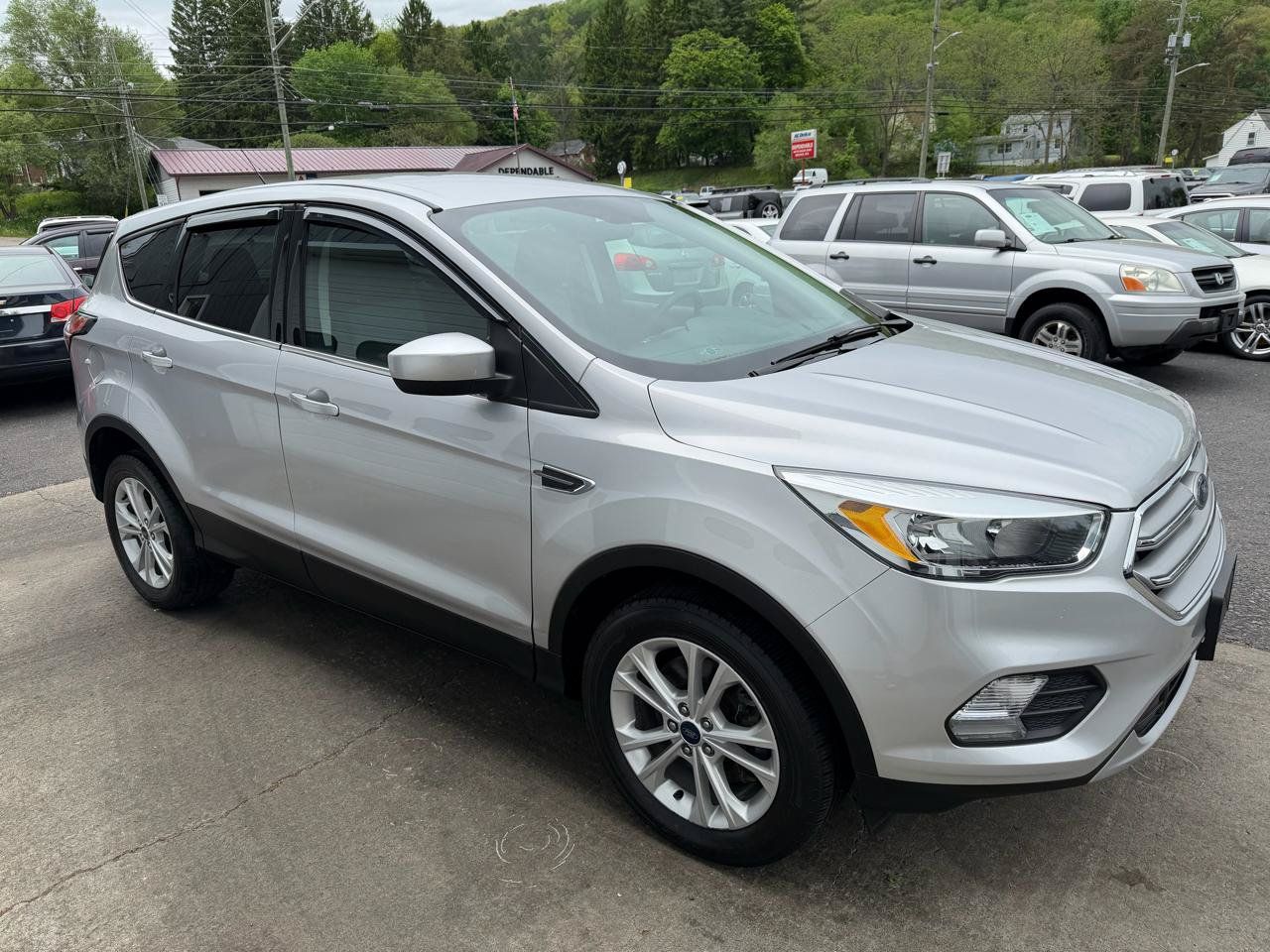 Used 2017 Ford Escape SE AWD/4WD image 3