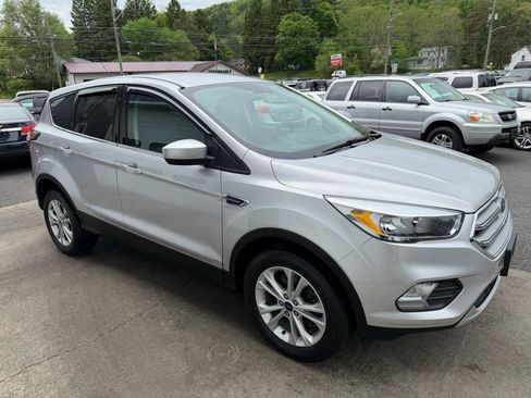 Used 2017 Ford Escape SE AWD/4WD image 3