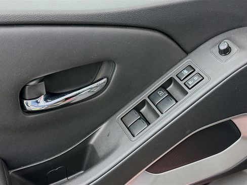 Used 2024 Nissan Frontier SL w/ Technology Package image 15