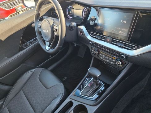 Used 2022 Kia Niro LXS image 28