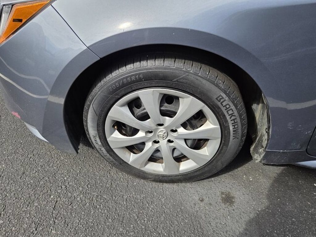 Used 2024 Toyota Corolla LE FWD image 2