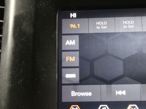 Used 2019 Jeep Cherokee Latitude Plus w/ Comfort/Convenience Group image 32