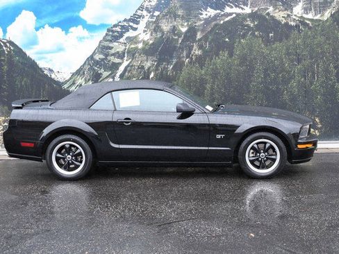 Used 2005 Ford Mustang GT Premium image 2