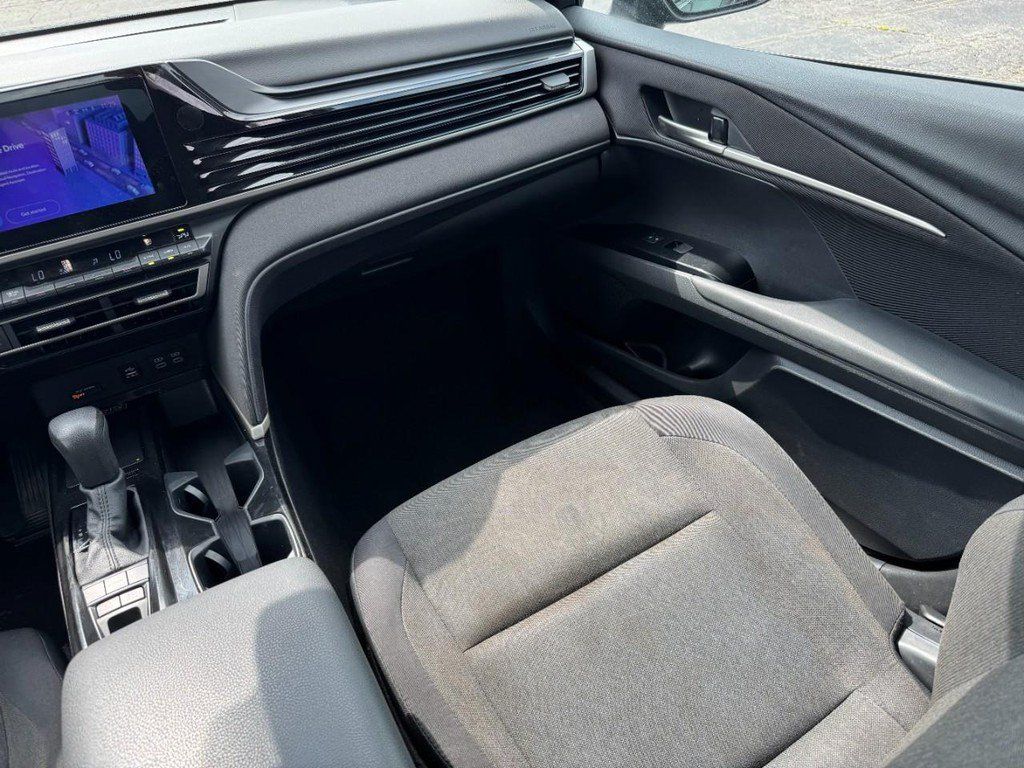 Used 2025 Toyota Camry LE FWD image 17