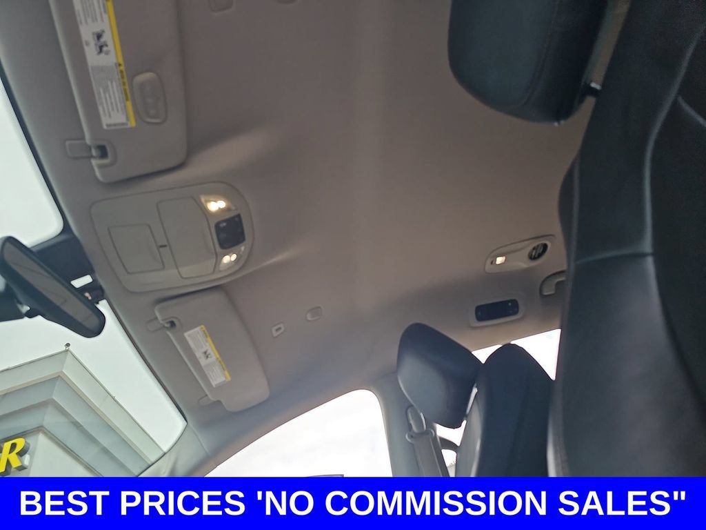 Used 2018 Chrysler Pacifica Touring-L FWD image 30