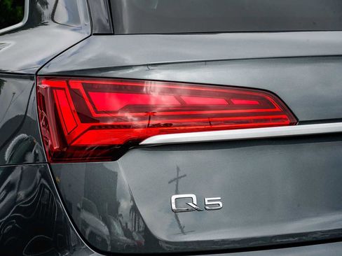 Used 2023 Audi Q5 e Premium w/ Convenience Package image 9