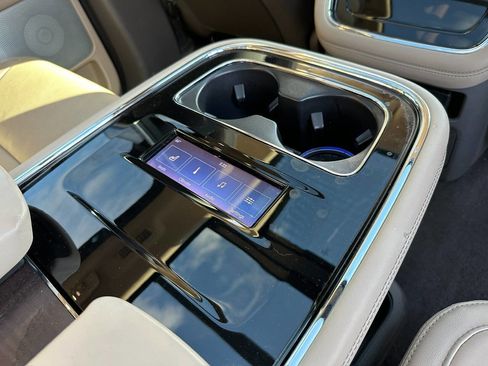 Used 2023 Lincoln Navigator Reserve image 21