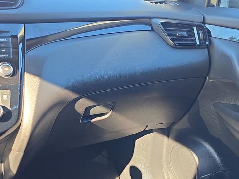 Used 2022 Nissan Rogue Sport SV w/ Technology Package image 18