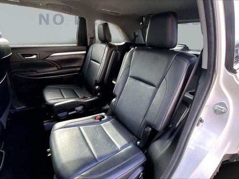 Used 2017 Toyota Highlander XLE image 21