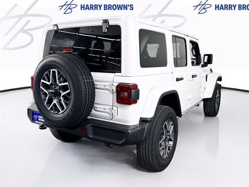 Used 2025 Jeep Wrangler Unlimited Sahara AWD/4WD image 29
