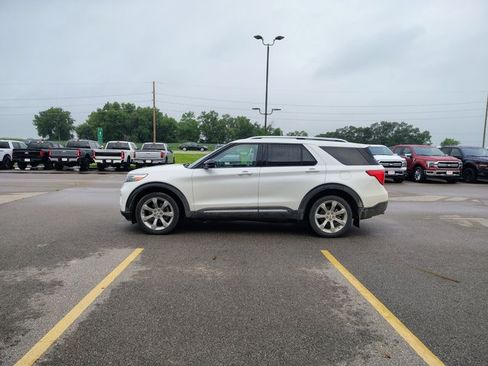 Certified 2020 Ford Explorer Platinum w/ Premium Technology Package AWD/4WD image 5