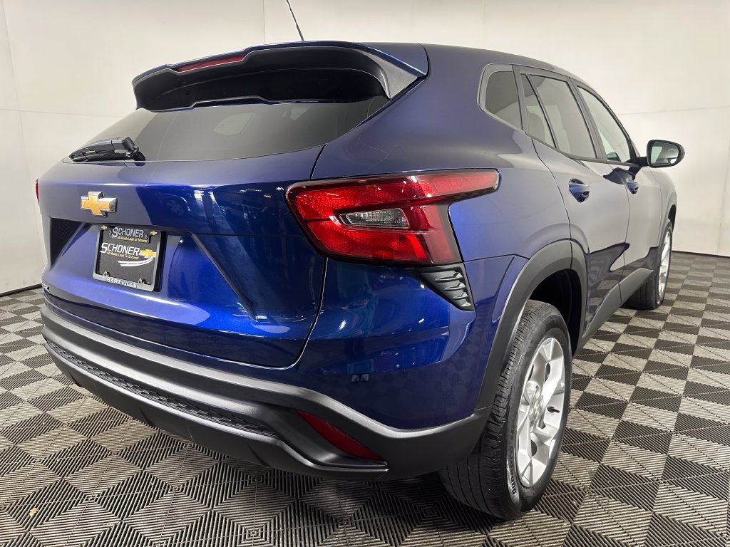 Used 2024 Chevrolet Trax LS w/ LS Convenience Package FWD image 5