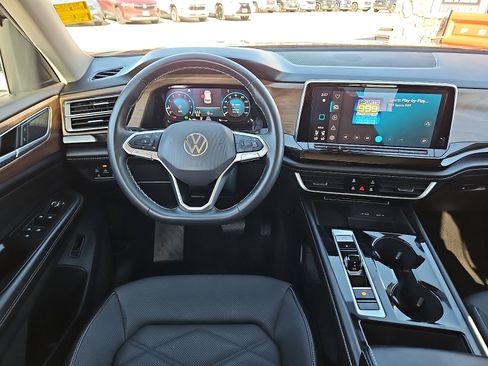 Used 2024 Volkswagen Atlas SE image 8