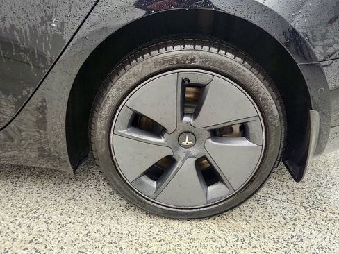 Used 2018 Tesla Model 3 Mid Range image 9