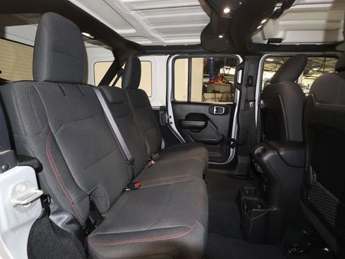 Used 2024 Jeep Wrangler Unlimited Rubicon image 25