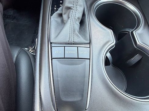 Used 2022 Toyota Camry SE FWD image 31