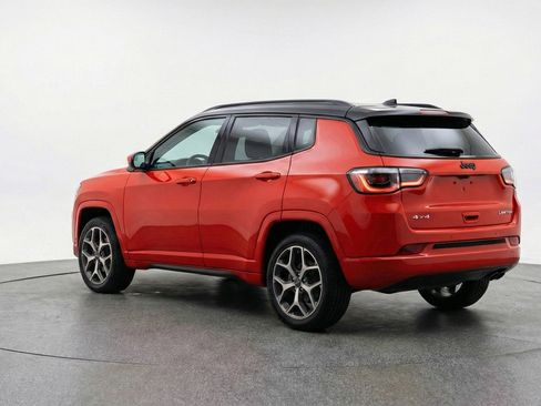 Used 2025 Jeep Compass Limited AWD/4WD image 6