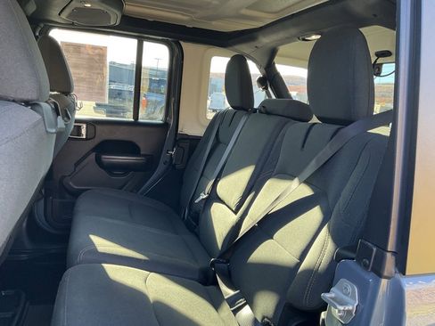 Used 2024 Jeep Wrangler Unlimited image 19