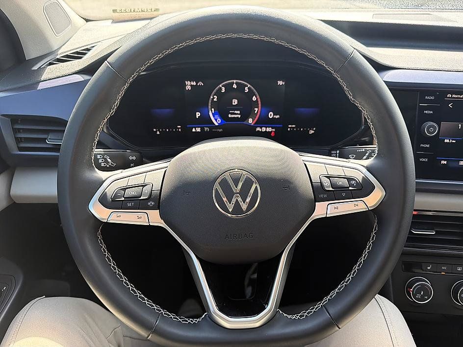 Used 2022 Volkswagen Taos SE FWD image 14