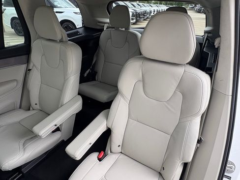New 2026 Volvo XC90 B5 Ultra w/ Lounge Package image 23