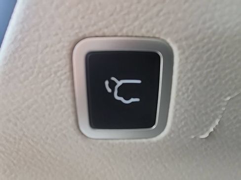Used 2023 Chrysler Pacifica Touring-L FWD image 33