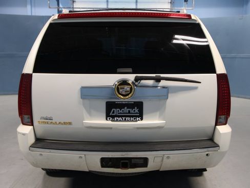 Used 2007 Cadillac Escalade AWD w/ Climate Package image 28