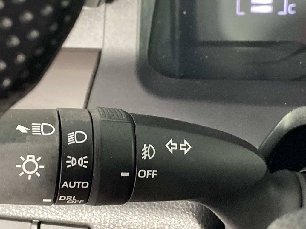 Used 2025 Toyota Tacoma SR5 AWD/4WD image 18