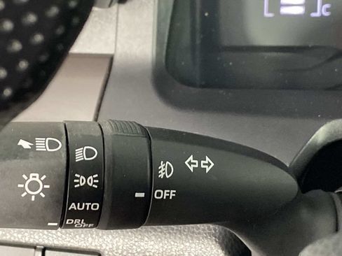 Used 2025 Toyota Tacoma SR5 AWD/4WD image 18