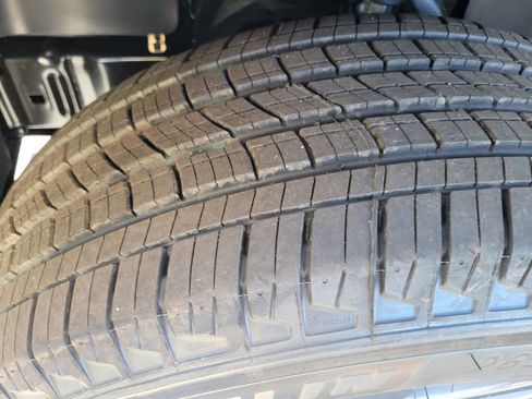 New 2025 Nissan Frontier SV w/ SV Convenience Package image 14