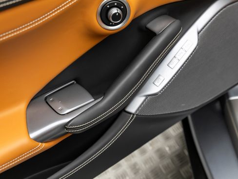 Certified 2022 Ferrari Portofino M image 14