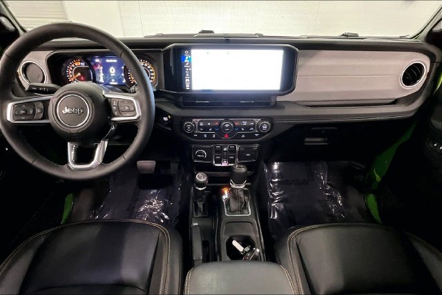 Used 2026 Jeep Wrangler Unlimited Sahara w/ Technology Group AWD/4WD image 18