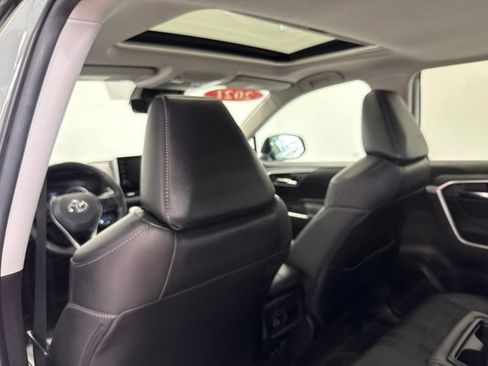 Used 2021 Toyota RAV4 XLE Premium AWD/4WD image 19